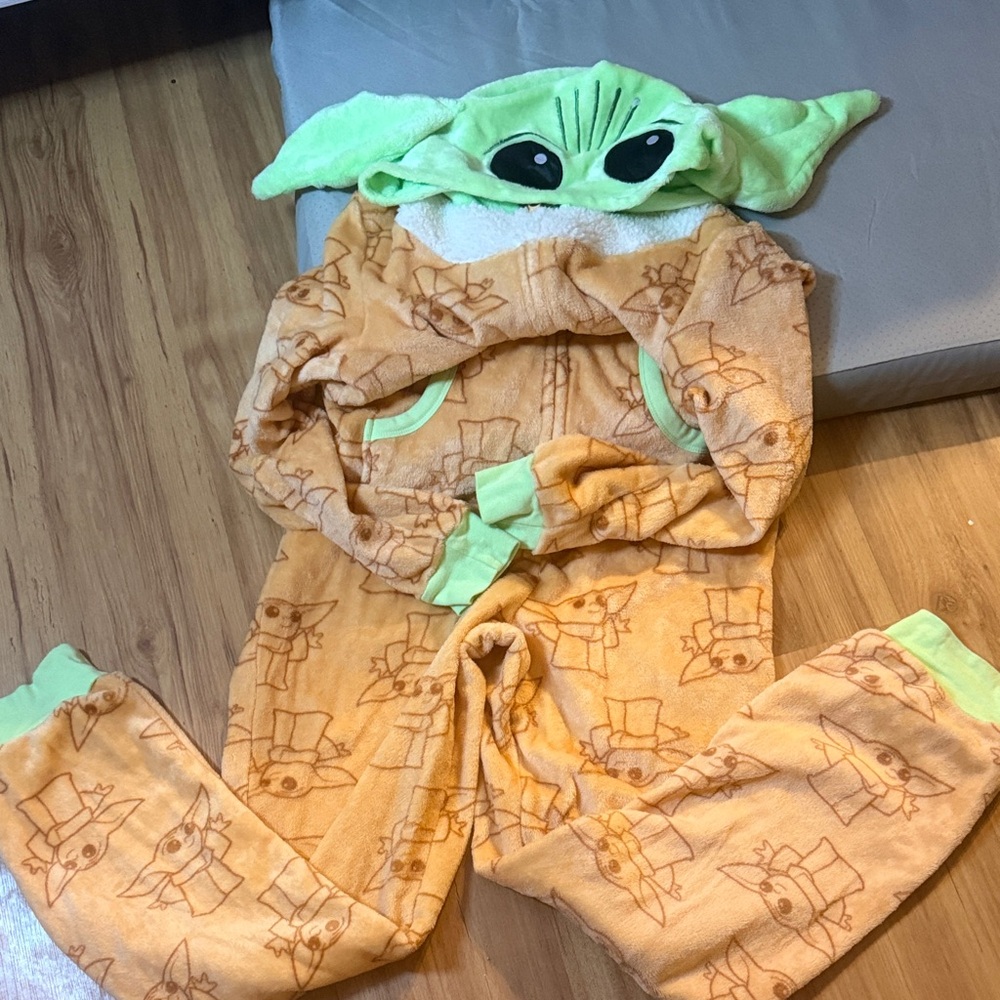 Star Wars Green and Tan Baby Yoda Outfit